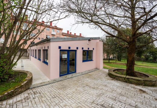 O Concello de Oleiros abre unha aula de estudo nos xardíns da Biblioteca Rialeda